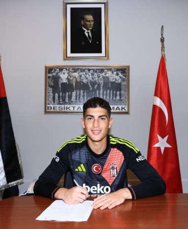 Beşiktaş, Mehmet Tuğra Yeşilyurt’la profesyonel sözleşme imzaladı