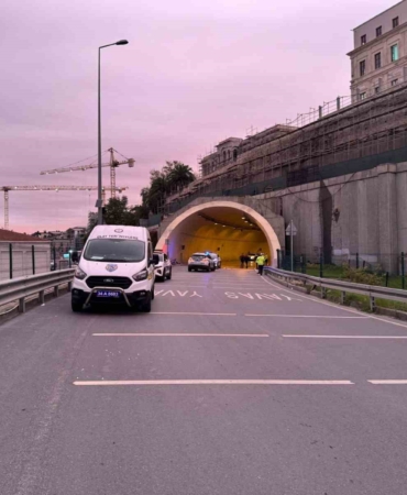 Beyoğlu’nda motosikletli Yunus ekibi kaza yaptı: 2 yaralı