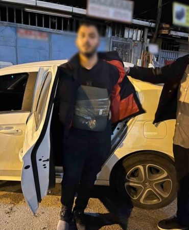 Beyoğlu’nda polisten kaçan şahıslardan biri tutuklandı