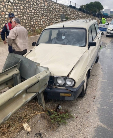Bilecik’te kontrolden çıkarak bariyere çarpması sonucu 1 kişi yaralandı