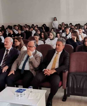 Bilecik’te öğrencilere süt ve kek ikramı yapıldı