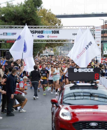 Boğaz’ın en renkli koşu etkinliği Bosphorun10K spor ve eğlenceyi bir araya getirdi