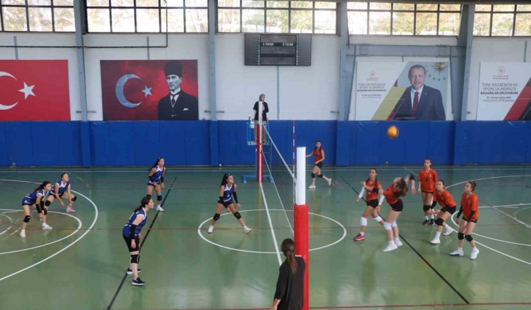 Bozüyük’te 29 Ekim Cumhuriyet Bayramı kapsamında sportif turnuvalar başladı