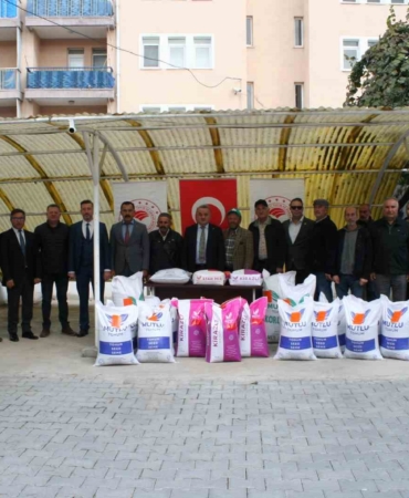 Bozüyük’te çiftçilere yem bitkisi tohumu dağıtıldı