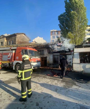 Bozüyük’te metruk binada yangın