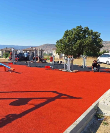 Bozüyük’te parklarda yenileme çalışması