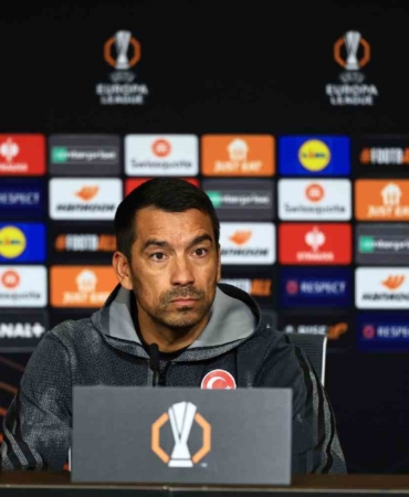 Bronckhorst: "İyi bir takıma karşı oynayacağız"