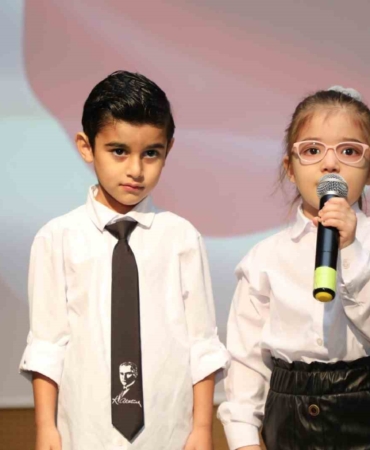 Bugün tüm şiirler Cumhuriyet için