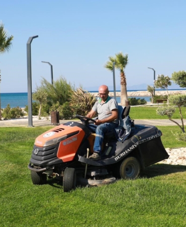 Burhaniye’de bakım çalışmaları devam ediyor