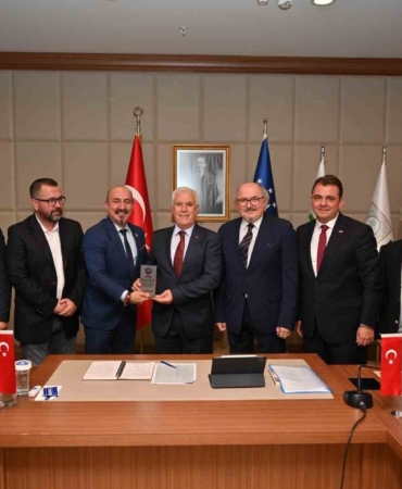 Bursa Büyükşehir Belediye Başkanı Bozbey: “Stadyumu yaşayan bir bölge haline getireceğiz”