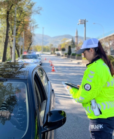Bursa Emniyet Müdürlüğü 1 haftalık bilançoyu açıkladı: 9 bin 341 araç sürücüsüne idari ceza kesildi