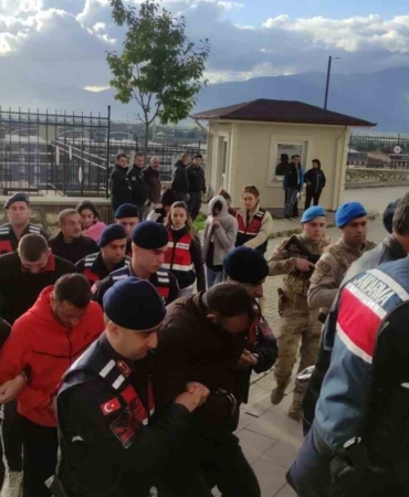 Bursa’da fuhuş çetesine darbe