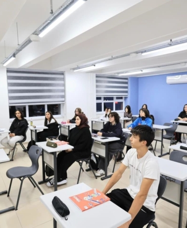 Büyükgöz’den ’güzide gençlere’ tatlı sürpriz