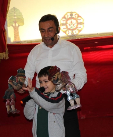 Büyükşehir şehrin her köşesinde çocuklara ‘Bir Hikaye Bin Neşe’ götürüyor