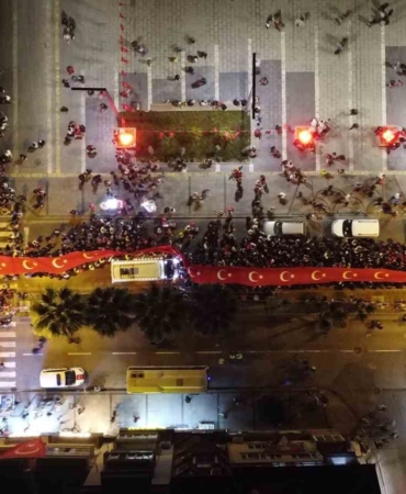 Çanakkale’de meşaleler Cumhuriyet için yandı