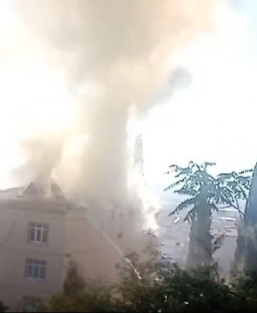 Çatı alevlere teslim oldu: Yangın 45 dakikada söndürüldü