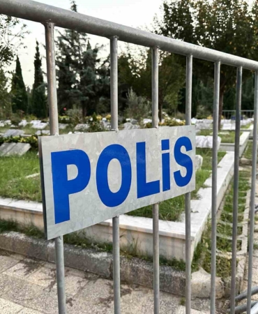 Cem Garipoğlu’nun mezarının çevresinde demir bariyerli önlem