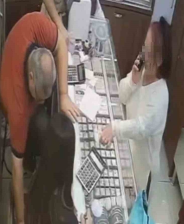 Çok sayıda kuyumcuyu düşük ayarlı altınla dolandırdılar, o anlar kamerada