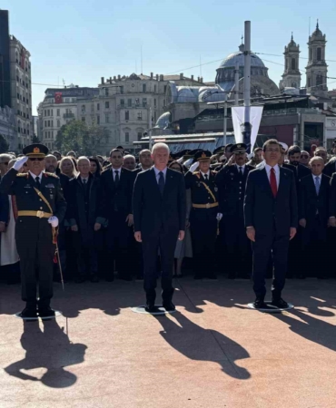Cumhuriyet Bayramı öncesi Taksim’de tören düzenlendi