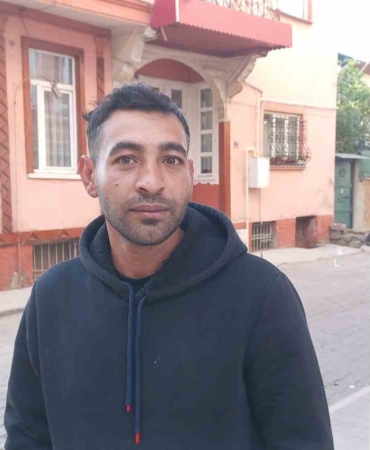 Dev fare insanların üzerine atladı, kedi ve köpek ise fareyi görmezden geldi