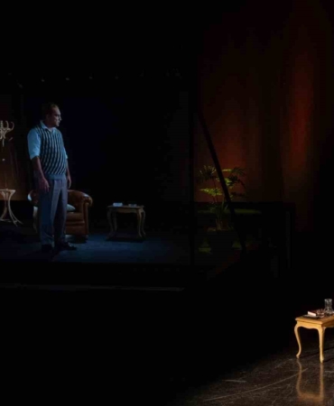 Dünyada ilk kez hologram teknolojisinin kullanıldığı tiyatro oyunu Bursalı  sanatseverlerle buluştu