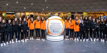 Eczacıbaşı Dynavit, voleybolseverlerle buluştu