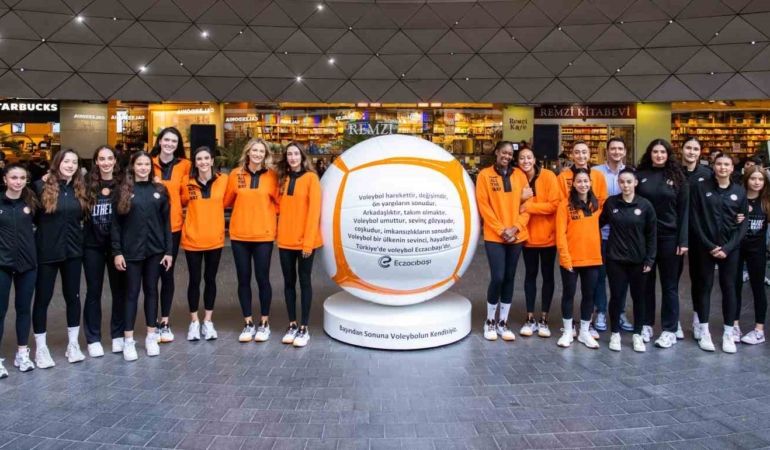 Eczacıbaşı Dynavit, voleybolseverlerle buluştu