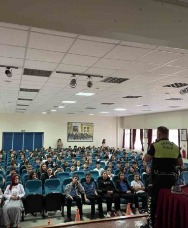Edirne’de öğrencilere trafik güvenliği eğitimi verildi