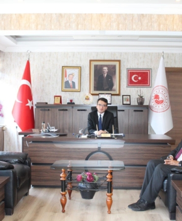 Emekliye ayrılan müdürden veda