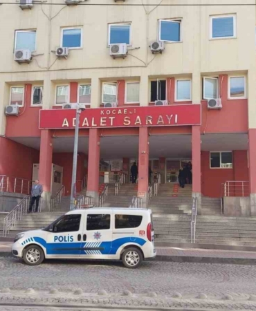 Engelli genç kıza cinsel istismar uyguladığı iddia edilen sanıklar beraat etti