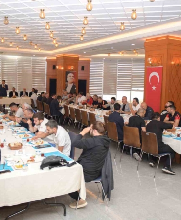 Esenyurt Belediye Başkanı Amatör Spor Kulüpleri Başkanları ile bir araya geldi