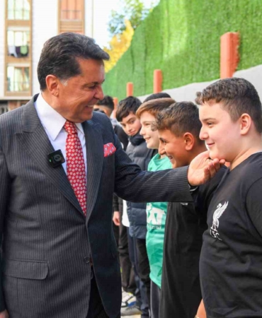 Esenyurt Belediye Başkanı Özer’den eğitime tam destek: 30 bin 250 öğrenciye kırtasiye seti dağıttı