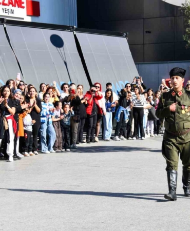 Esenyurt’ta 400 kişi Cumhuriyet’in 101. yılını zeybek oynayarak kutladı