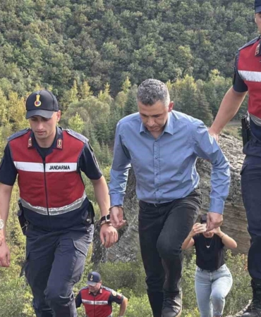 Eşini uçurumdan iterek öldürdüğü iddia edilen sanığın davasında olay yeri keşfi yapıldı