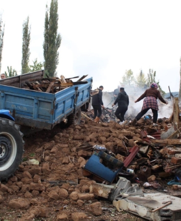 Evi yanan Tamsu ailesinin ihtiyaçları devlet tarafından giderilecek