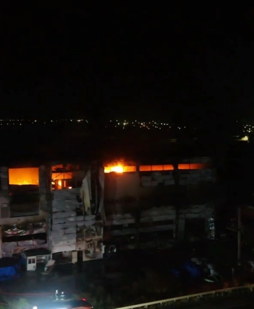 Fabrika yangını havadan görüntülendi