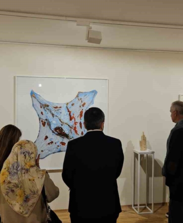 ‘Farklı Olsan Ne Olur’ sergisi Kadırga Sanat Galerilerinde sanatseverlerle buluştu