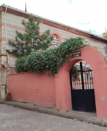 Fatih’te akıllara durgunluk veren olay: Cenaze namazında tabuttan ses geldi, cemaat şoka girdi