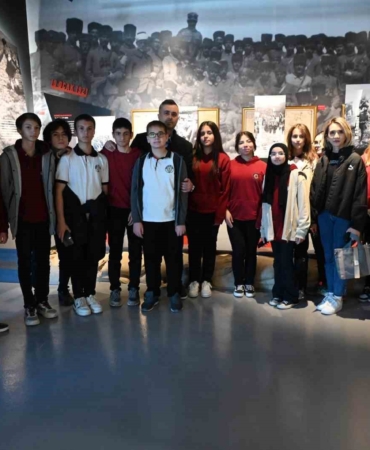 Fen Lisesi öğrencilerinden Anı Evi’ne uçurtmalı ziyaret