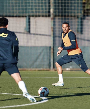 Fenerbahçe, Manchester United maçı hazırlıklarına başladı