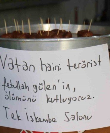 FETÖ elebaşı Gülen’in ölümüne böyle sevindi: Lokantasında bedava tatlı dağıttı