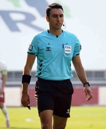 Galatasaray - Beşiktaş maçının hakemi Arda Kardeşler oldu
