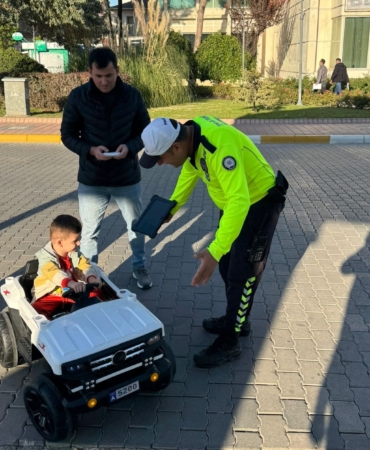 Gönen’de trafik denetimlerinde 48 araç kontrol edildi, 9 araca ceza yazıldı