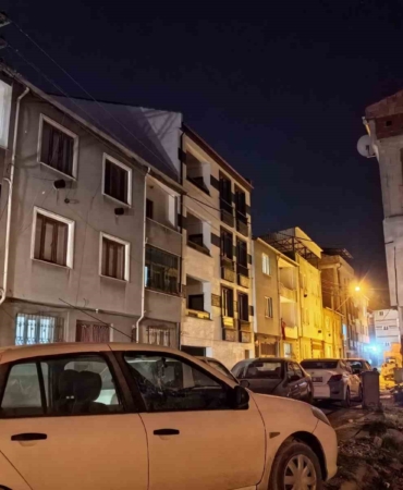 Halı silkelerken terastan düştü