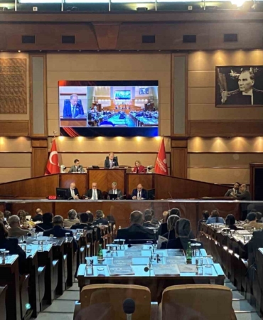 İBB Meclisi’nde Ekrem İmamoğlu’nun, eski Ordu Valisi’ne hakaret gerginliği