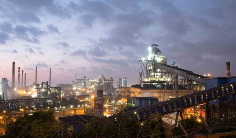 İsdemir kuruluşunun 54. yılını kutluyor