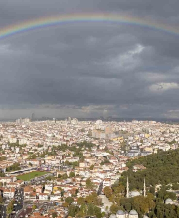 İstanbul semalarında oluşan gökkuşağı kendine hayran bıraktı