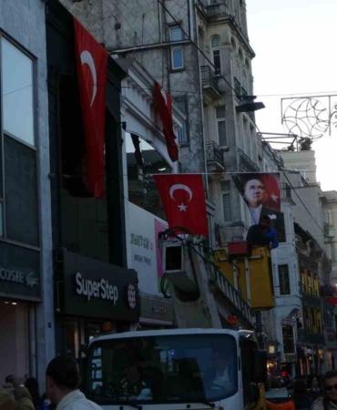 İstiklal Caddesi Cumhuriyet Bayramı’na hazırlanıyor
