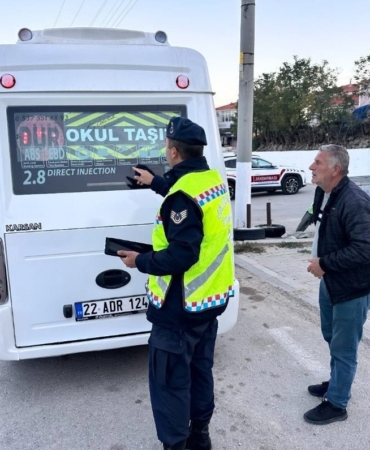 Jandarma trafik timlerinden okul servislerine denetim