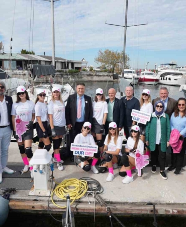 Kadın sporcular, meme kanseri farkındalığı için yelken açtı